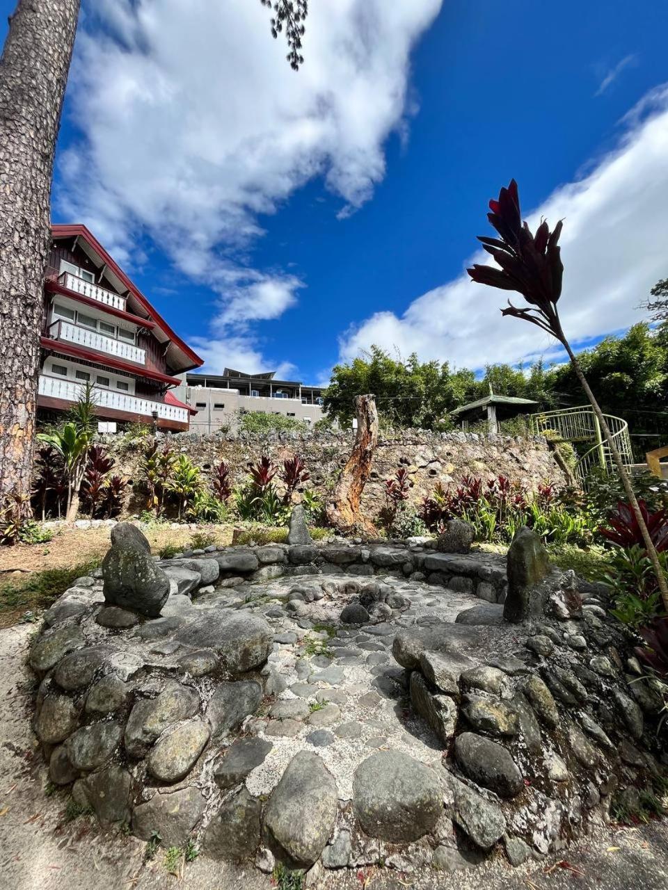 Log Cabin Hotel - Baguio Baguio City Kültér fotó